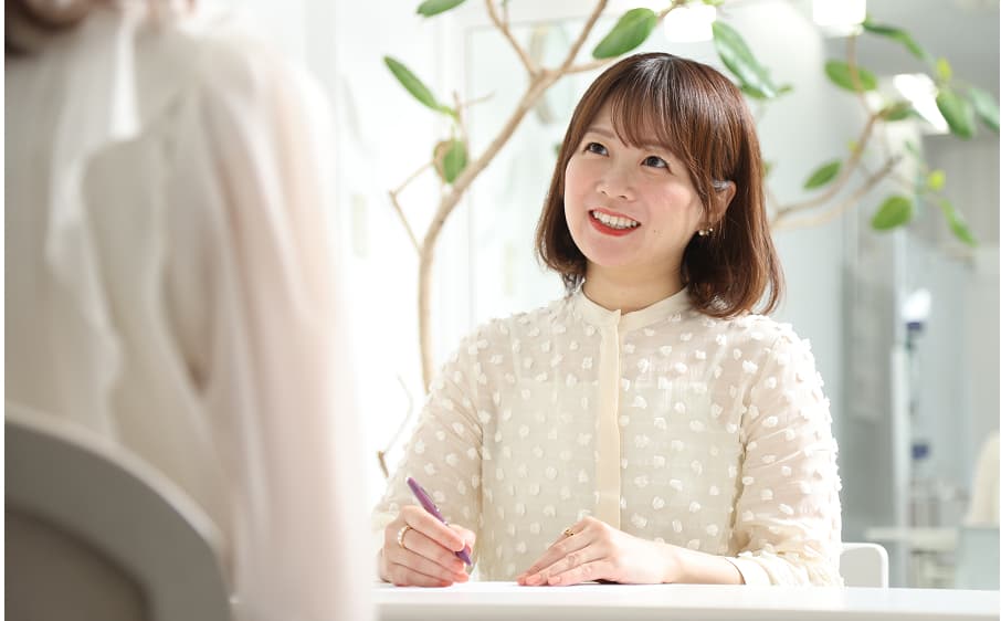 学んでいる女性